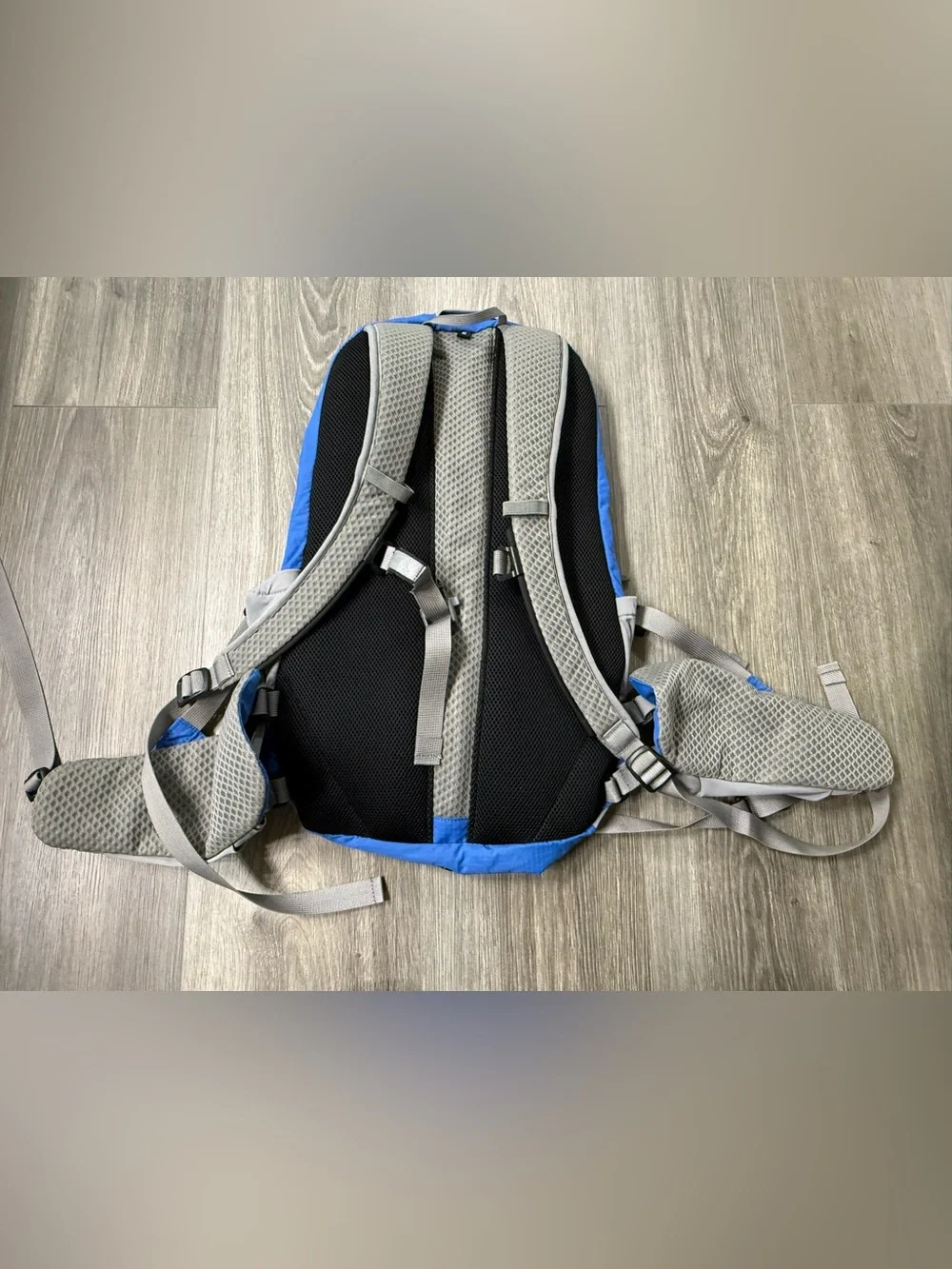 GoLite VO24 Backpack Ultralight Sm Nylon Hiking Outdoors Camping Daypack Trail